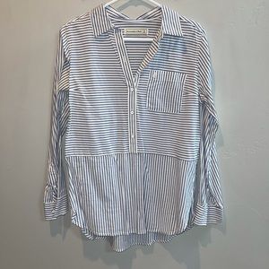 Women’s striped tunic top with bidirectional stripes